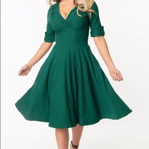 Unique vintage emerald green Delores swing dress M